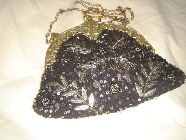 black-leaf-bag