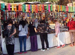 jewellery shop at Delhi haat-people- purchasing