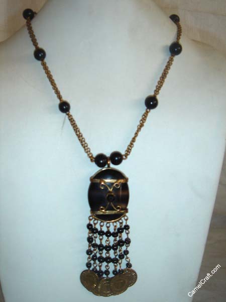 black-crown-pendent