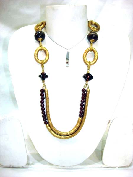 golden-blak-necklace