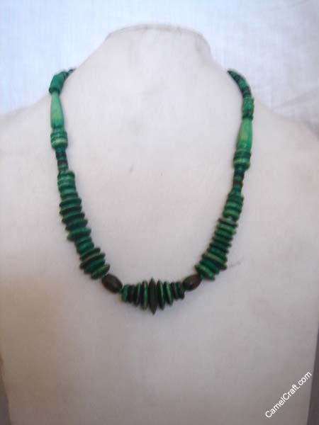 green-buttons-necklace