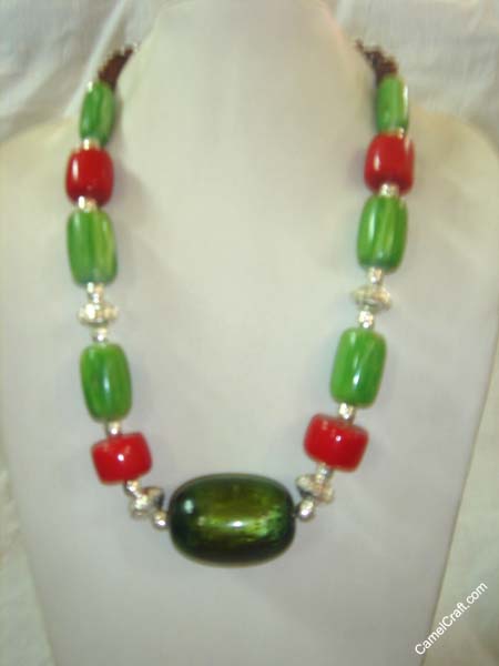 green-red-necklace