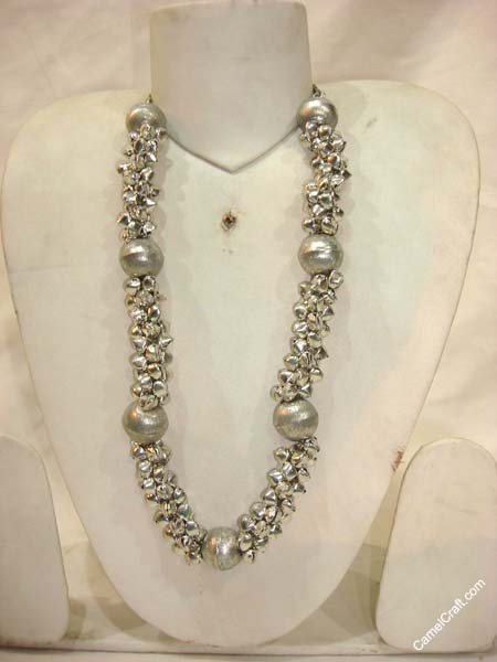 silver-stone-necklace