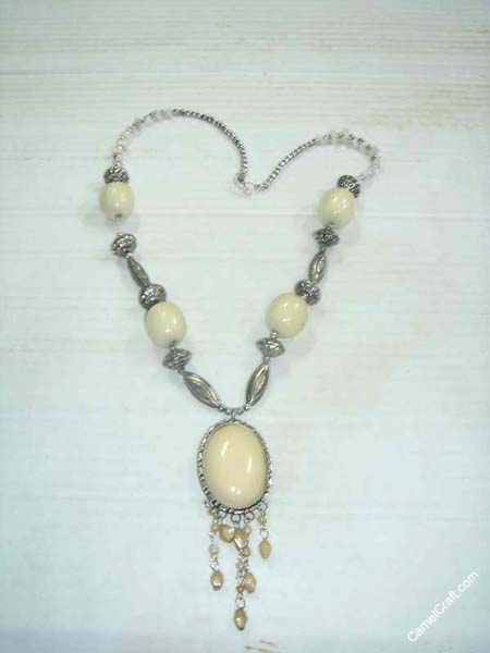 white-stone-pendent2